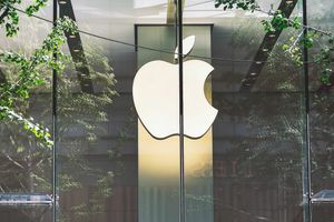 Apple стала першою компанією, чия капіталізація досягла 3,5 трильйона доларів