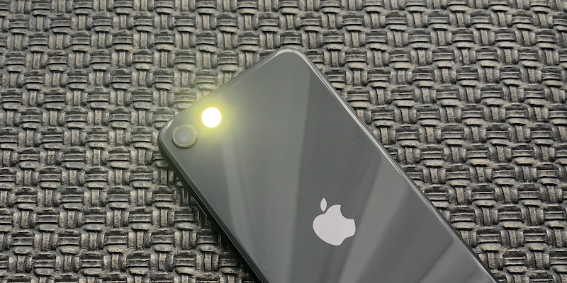 Как настроить iPhone чтобы мигала лампочка при звонке и смс